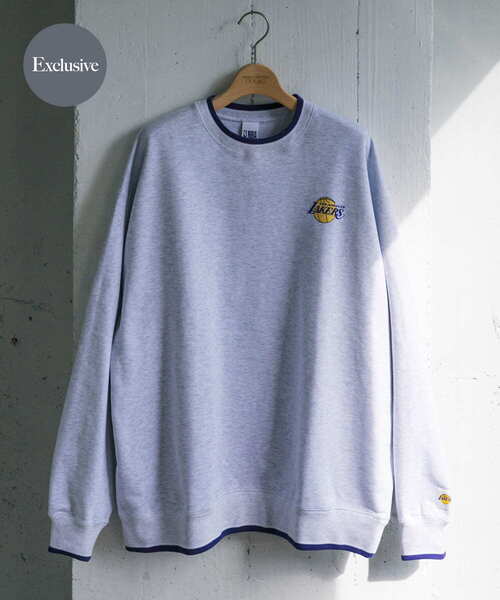 URBAN RESEARCH DOORS（アーバンリサーチドアーズ）の「『別注』NBA×DOORS　プリントスウェット（スウェット・メンズ・グリーン系その他/ブルー系その他/パープル/ネイビー/ホワイト系その他/チャコールグレー・MEDIUM/LARGE/X-LARGE）」の2枚目の写真