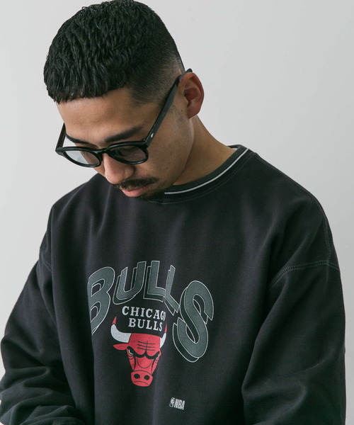 URBAN RESEARCH DOORS（アーバンリサーチドアーズ）の「『別注』NBA×DOORS　プリントスウェット（スウェット・メンズ・グリーン系その他/ブルー系その他/パープル/ネイビー/ホワイト系その他/チャコールグレー・MEDIUM/LARGE/X-LARGE）」の7枚目の写真