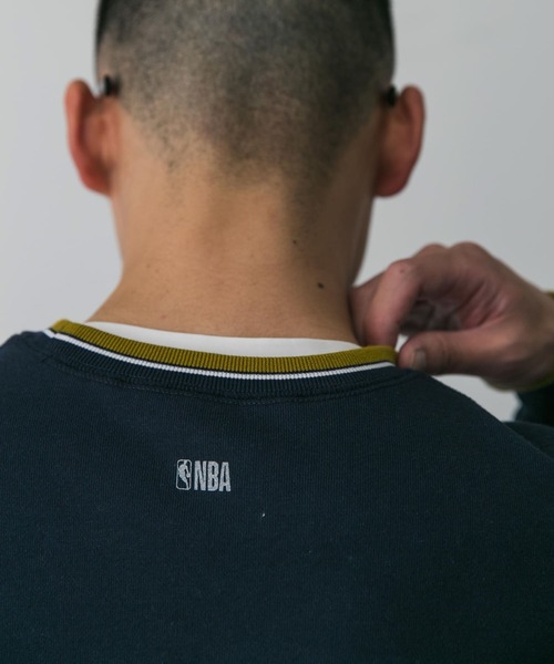 URBAN RESEARCH DOORS（アーバンリサーチドアーズ）の「『別注』NBA×DOORS　プリントスウェット（スウェット・メンズ・グリーン系その他/ブルー系その他/パープル/ネイビー/ホワイト系その他/チャコールグレー・MEDIUM/LARGE/X-LARGE）」の21枚目の写真