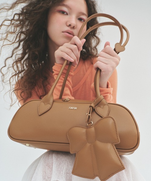 FURFUR（ファーファー）の「【WEB・一部店舗限定カラー】ワイドボストンバッグ（ボストンバッグ・レディース・ブラック/サックスブルー/キャメル/レッド/ピンク・FREE）」の3枚目の写真