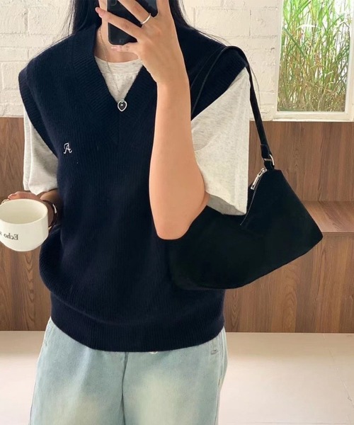 HEILIS（ヘイリス）の「【大人気！HIT ITEM！】ワンハンドルスエードショルダーバッグ / 秋服 春服 冬服 スウェード スクエア ハンドバッグ 韓国 ブラウン ブラック レッド 無地 シンプル カジュアル ファスナー ノームコア シティガール トレンド（ハンドバッグ・レディース・レッド/ブラウン/ブラック/ブルー・FREE）」の5枚目の写真