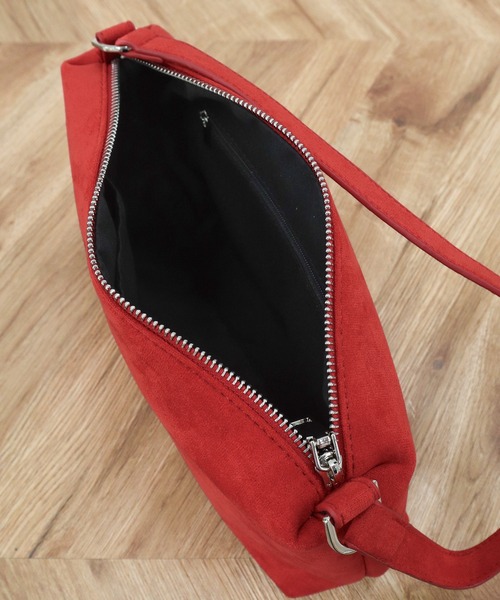 HEILIS（ヘイリス）の「【大人気！HIT ITEM！】ワンハンドルスエードショルダーバッグ / 秋服 春服 冬服 スウェード スクエア ハンドバッグ 韓国 ブラウン ブラック レッド 無地 シンプル カジュアル ファスナー ノームコア シティガール トレンド（ハンドバッグ・レディース・レッド/ブラウン/ブラック/ブルー・FREE）」の14枚目の写真