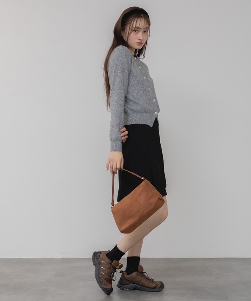 HEILIS（ヘイリス）の「【大人気！HIT ITEM！】ワンハンドルスエードショルダーバッグ / 秋服 春服 冬服 スウェード スクエア ハンドバッグ 韓国 ブラウン ブラック レッド 無地 シンプル カジュアル ファスナー ノームコア シティガール トレンド（ハンドバッグ・レディース・レッド/ブラウン/ブラック/ブルー・FREE）」の19枚目の写真