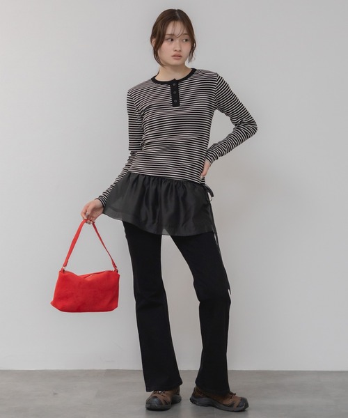 HEILIS（ヘイリス）の「【大人気！HIT ITEM！】ワンハンドルスエードショルダーバッグ / 秋服 春服 冬服 スウェード スクエア ハンドバッグ 韓国 ブラウン ブラック レッド 無地 シンプル カジュアル ファスナー ノームコア シティガール トレンド（ハンドバッグ・レディース・レッド/ブラウン/ブラック/ブルー・FREE）」の16枚目の写真