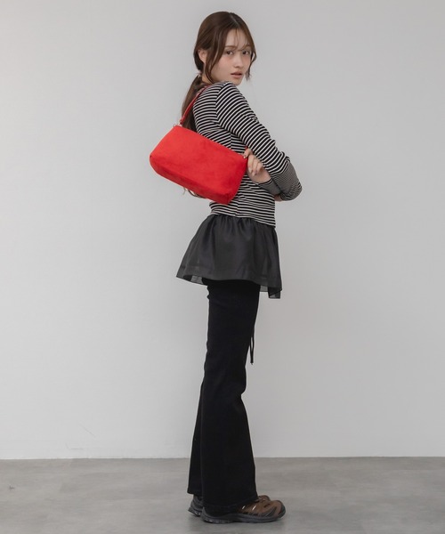 HEILIS（ヘイリス）の「【大人気！HIT ITEM！】ワンハンドルスエードショルダーバッグ / 秋服 春服 冬服 スウェード スクエア ハンドバッグ 韓国 ブラウン ブラック レッド 無地 シンプル カジュアル ファスナー ノームコア シティガール トレンド（ハンドバッグ・レディース・レッド/ブラウン/ブラック/ブルー・FREE）」の17枚目の写真