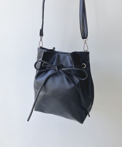 AS KNOW AS plus（アズノゥアズプラス）の「●フェイクレザー リボンショルダーバッグ（ショルダーバッグ・レディース・ベージュ/ブラック/シルバー・FREE）」の11枚目の写真