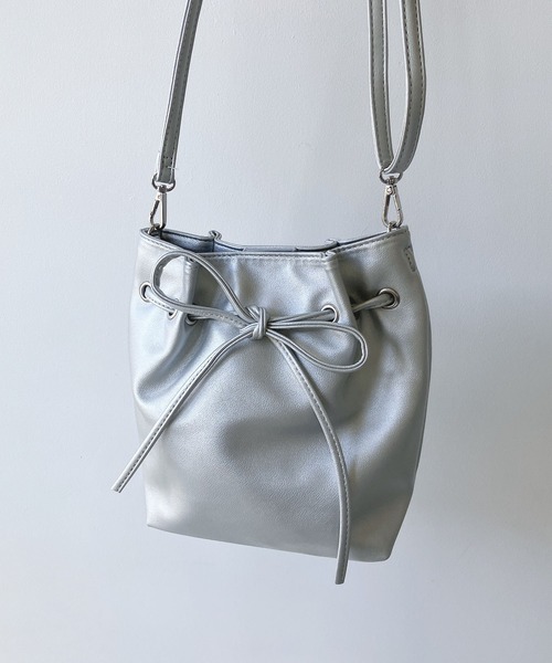 AS KNOW AS plus（アズノゥアズプラス）の「●フェイクレザー リボンショルダーバッグ（ショルダーバッグ・レディース・ベージュ/ブラック/シルバー・FREE）」の7枚目の写真