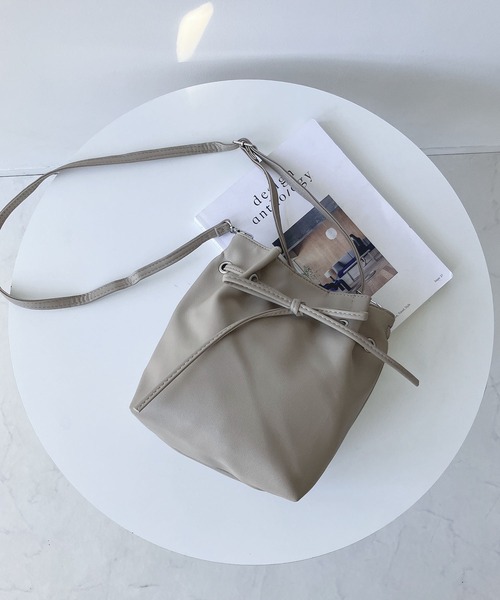 AS KNOW AS plus（アズノゥアズプラス）の「●フェイクレザー リボンショルダーバッグ（ショルダーバッグ・レディース・ベージュ/ブラック/シルバー・FREE）」の14枚目の写真