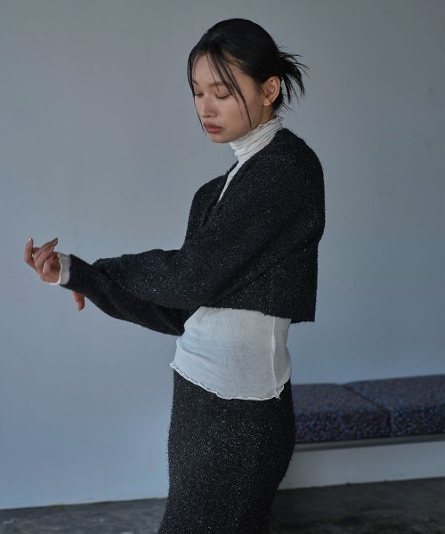 marjour（マージュール）の「LAME KNIT CARDIGAN（カーディガン/ボレロ・レディース・ブラック/シルバー・MEDIUM）」の2枚目の写真