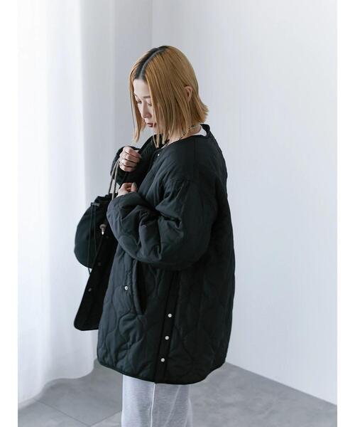 Samansa Mos2 blue（サマンサモスモスブルー）の「ボアキルトコンビリバーシブルコート（ブルゾン・レディース・グレー/キナリ/ブラック・F）」の19枚目の写真