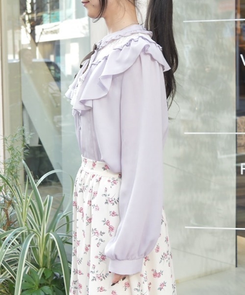 axes femme（アクシーズファム）の「ジャボブローチ付きフリルブラウス（シャツ/ブラウス・レディース・ブラック/ピンク/キナリ・MEDIUM/LARGE）」の5枚目の写真