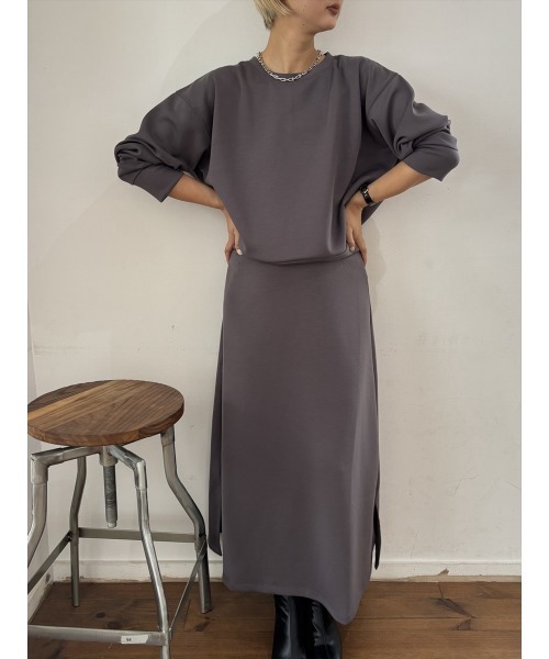 Day and Grade（デイアンドグレイド）の「【美シルエットセット】スウェット 2ピース セットアップ / ロングスカート・プルオーバー / 大人リラックス（ワンピース・レディース・チャコールグレー・FREE）」の2枚目の写真