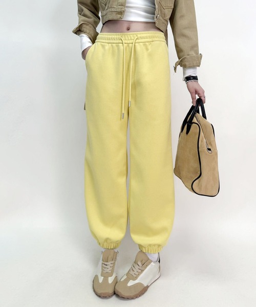 aimoha（アイモハ）の「ドローストリングデザインワイドパンツ（スウェットパンツ・レディース・ブラック/ライトグレー/ピンク/グレー/イエロー/スモークピンク・MEDIUM/LARGE）」の4枚目の写真
