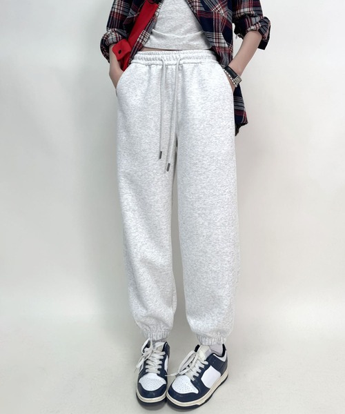 aimoha（アイモハ）の「ドローストリングデザインワイドパンツ（スウェットパンツ・レディース・ブラック/ライトグレー/ピンク/グレー/イエロー/スモークピンク・MEDIUM/LARGE）」の2枚目の写真