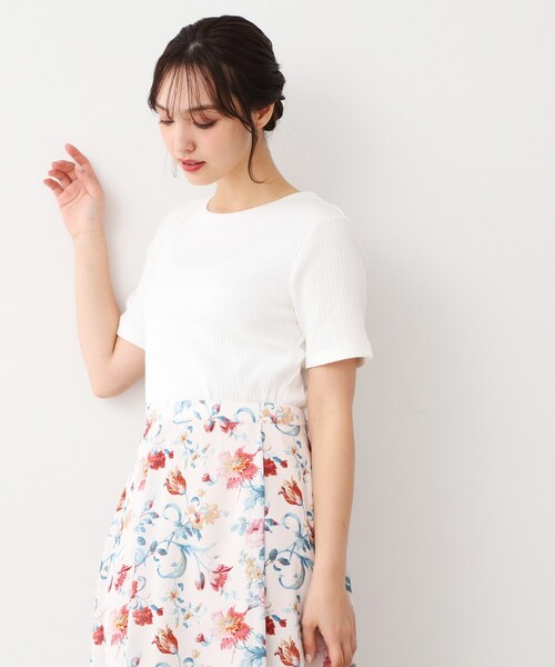 LAURA ASHLEY(ローラアシュレイ)の「【洗える/ストレッチ】アイレット ベーシックカットソー(Tシャツ/カットソー・レディース・オフホワイト/ブラック/ベージュ・38/40)」の2枚目の写真