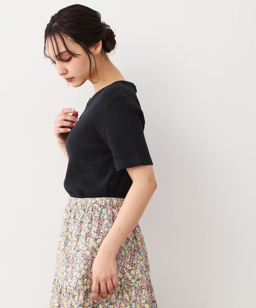 LAURA ASHLEY(ローラアシュレイ)の「【洗える/ストレッチ】アイレット ベーシックカットソー(Tシャツ/カットソー・レディース・オフホワイト/ブラック/ベージュ・38/40)」の14枚目の写真