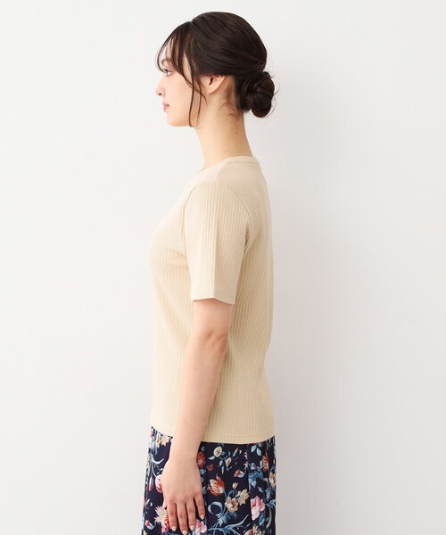 LAURA ASHLEY(ローラアシュレイ)の「【洗える/ストレッチ】アイレット ベーシックカットソー(Tシャツ/カットソー・レディース・オフホワイト/ブラック/ベージュ・38/40)」の5枚目の写真