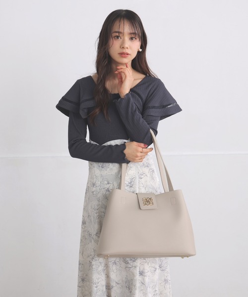 ALTROSE（アルトローズ）の「変形 2way トート A4（トートバッグ・レディース・ブラック/アイボリー/グレイッシュベージュ・FREE）」の10枚目の写真