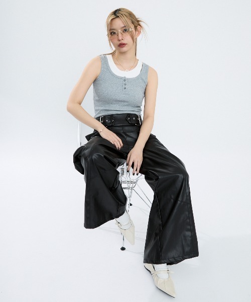 Clum（クルム）の「ベルト付きレザーワイドパンツ（その他パンツ・レディース・ブラック/カーキ・SMALL/MEDIUM）」の7枚目の写真