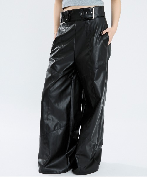 Clum（クルム）の「ベルト付きレザーワイドパンツ（その他パンツ・レディース・ブラック/カーキ・SMALL/MEDIUM）」の6枚目の写真