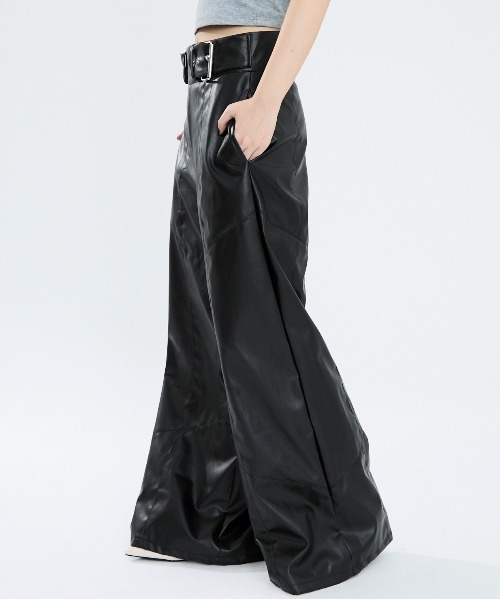 Clum（クルム）の「ベルト付きレザーワイドパンツ（その他パンツ・レディース・ブラック/カーキ・SMALL/MEDIUM）」の9枚目の写真