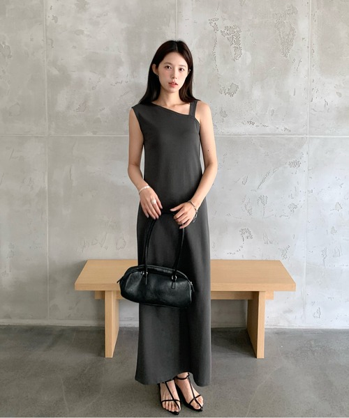 by LEGNA（バイレグナ）の「【選べる2タイプ】マキシワンピース 半袖/アシメスリーブ（ワンピース・レディース・グレー系その他2/ブラウン系その他/ブラック系その他/グレー系その他/チャコール/ブラック/杢グレー/モカ/グレー系その他3/ブラウン系/ダルブルー系1/グレイッシュベージュ/ダルブルー系/ブラウン/グレー系2/ベージュ系2/ブラック系2/ネイビー系・L-Long/M-Long/L-Regular/M-Regular/L-Short/M-Short）」の22枚目の写真