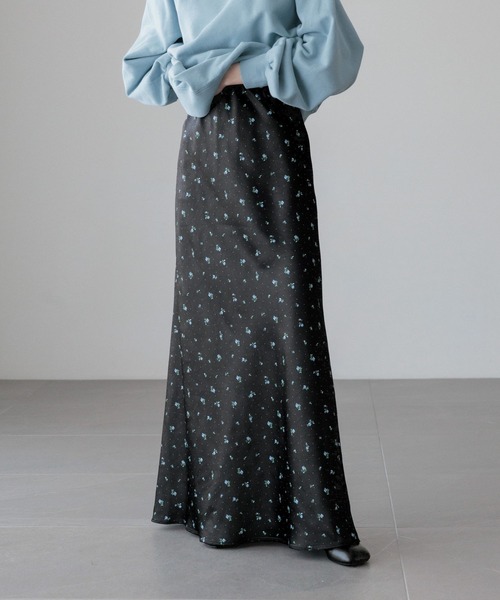 LOWRYS FARM(ローリーズファーム)の「ストレッチサテンスカート 290120(スカート・レディース・ピンク/アイボリー/ブラック/チャコールグレー/ブラウン/レオパード/その他/ブルー/ブラック系その他/ホワイト系その他/ブラウン系その他/グレー/ライム/ブラック系8/ホワイト系7/イエロー/ベージュ系その他/ライトグリーン・SMALL/MEDIUM/LARGE)」の7枚目の写真