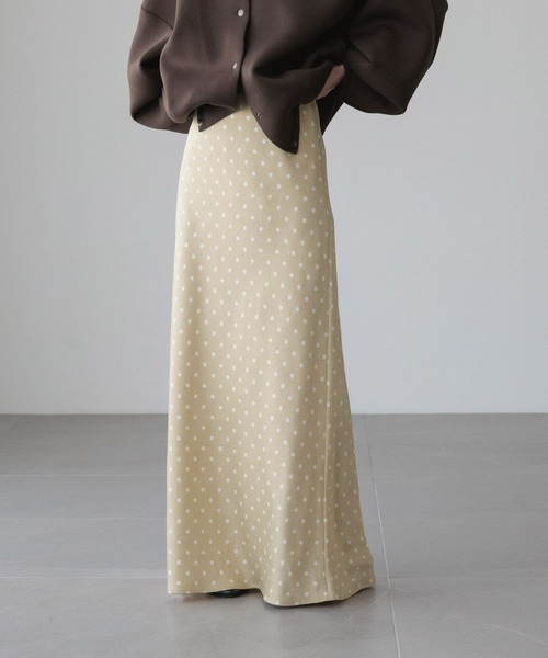 LOWRYS FARM(ローリーズファーム)の「ストレッチサテンスカート 290120(スカート・レディース・ピンク/アイボリー/ブラック/チャコールグレー/ブラウン/レオパード/その他/ブルー/ブラック系その他/ホワイト系その他/ブラウン系その他/グレー/ライム/ブラック系8/ホワイト系7/イエロー/ベージュ系その他/ライトグリーン・SMALL/MEDIUM/LARGE)」の11枚目の写真