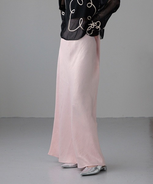 LOWRYS FARM(ローリーズファーム)の「ストレッチサテンスカート 290120(スカート・レディース・ピンク/アイボリー/ブラック/チャコールグレー/ブラウン/レオパード/その他/ブルー/ブラック系その他/ホワイト系その他/ブラウン系その他/グレー/ライム/ブラック系8/ホワイト系7/イエロー/ベージュ系その他/ライトグリーン・SMALL/MEDIUM/LARGE)」の16枚目の写真