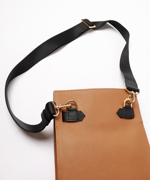 CULLNI(クルニ)の「Clasp lock Belt Hand Bag(ハンドバッグ・メンズ・ブラウン系/オフホワイト/グレー/ブラック系その他/ブラック/スカイブルー・ONESIZE)」の14枚目の写真