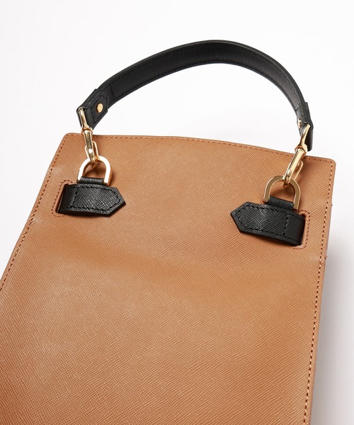 CULLNI(クルニ)の「Clasp lock Belt Hand Bag(ハンドバッグ・メンズ・ブラウン系/オフホワイト/グレー/ブラック系その他/ブラック/スカイブルー・ONESIZE)」の15枚目の写真