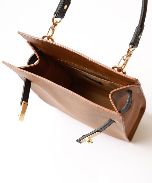 CULLNI(クルニ)の「Clasp lock Belt Hand Bag(ハンドバッグ・メンズ・ブラウン系/オフホワイト/グレー/ブラック系その他/ブラック/スカイブルー・ONESIZE)」の13枚目の写真