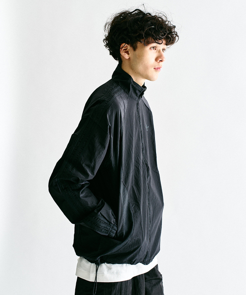 417 EDIFICE(フォーワンセブンエディフィス)の「ADIDAS / アディダス 2000 TT(ナイロンジャケット・メンズ・チャコールグレー/ブラック・MEDIUM/LARGE/X-LARGE)」の12枚目の写真