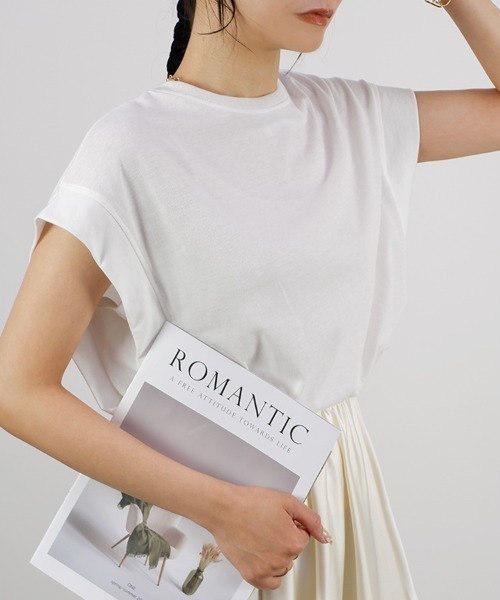 CLOTHY(クロシィ)の「【スタイリッシュ×ルーズな抜け感】バットウィングノースリトップス(タンクトップ・レディース・その他/ブラック/チャコールグレー/オフホワイト/レッド・LARGE/MEDIUM)」の2枚目の写真