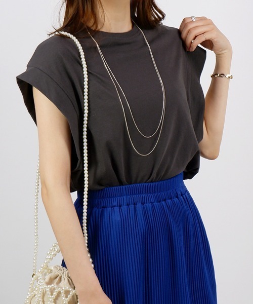CLOTHY(クロシィ)の「【スタイリッシュ×ルーズな抜け感】バットウィングノースリトップス(タンクトップ・レディース・その他/ブラック/チャコールグレー/オフホワイト/レッド・LARGE/MEDIUM)」の4枚目の写真