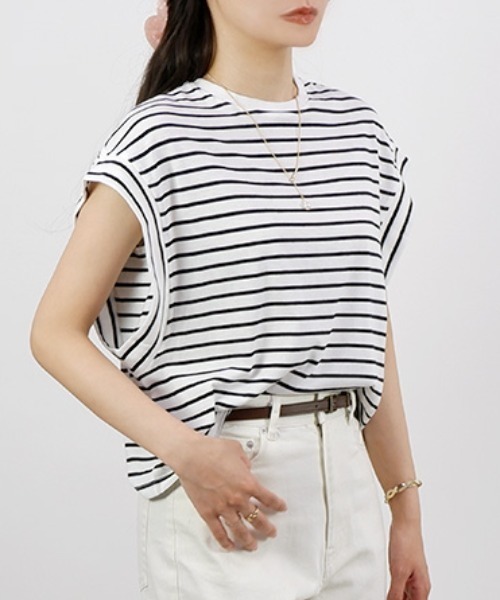 CLOTHY(クロシィ)の「【スタイリッシュ×ルーズな抜け感】バットウィングノースリトップス(タンクトップ・レディース・その他/ブラック/チャコールグレー/オフホワイト/レッド・LARGE/MEDIUM)」の1枚目の写真