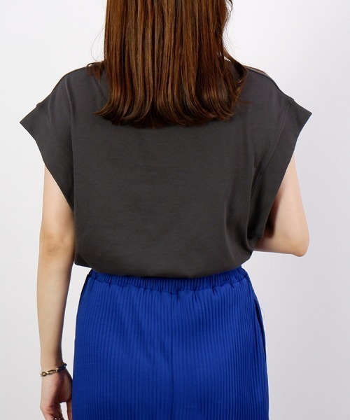 CLOTHY(クロシィ)の「【スタイリッシュ×ルーズな抜け感】バットウィングノースリトップス(タンクトップ・レディース・その他/ブラック/チャコールグレー/オフホワイト/レッド・LARGE/MEDIUM)」の21枚目の写真