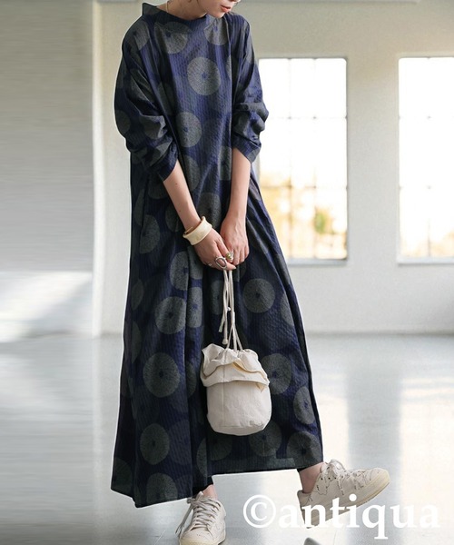 antiqua(アンティカ)の「ドット柄ワンピース(ワンピース・レディース・ブラック/ブルー・ONESIZE)」の2枚目の写真