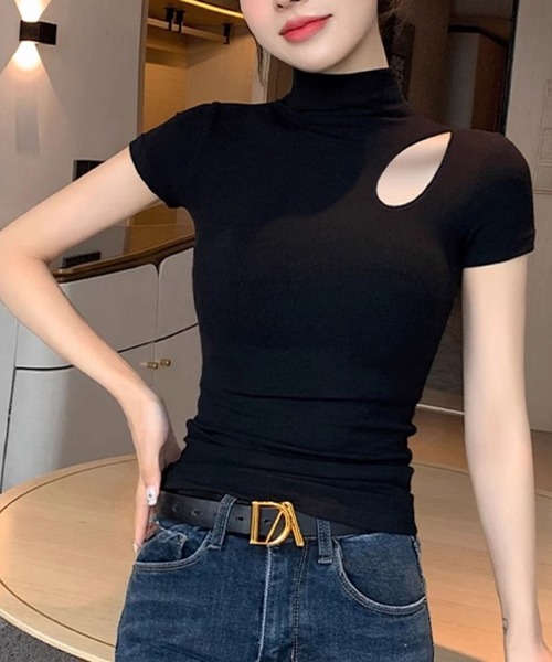 2ly2(トゥーリートゥー)の「韓国風スタイルに◎ハイネックショルダースリットT(Tシャツ/カットソー・レディース・ホワイト/ブラック・FREE)」の6枚目の写真