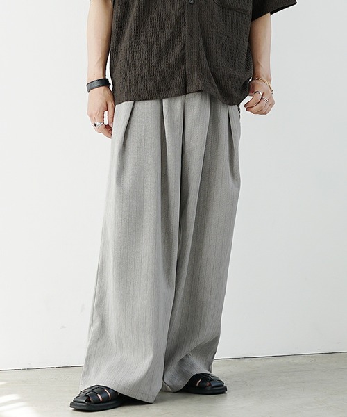 MinoriTY(マイノリティ)の「【MinoriTY】シャドウストライプダブルタックバギースラックスワイドパンツ(スラックス・メンズ・ネイビー/ベージュ/チャコール/ブラック・S/M/L)」の13枚目の写真