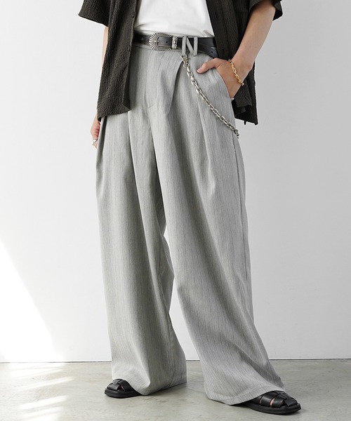 MinoriTY(マイノリティ)の「【MinoriTY】シャドウストライプダブルタックバギースラックスワイドパンツ(スラックス・メンズ・ネイビー/ベージュ/チャコール/ブラック・S/M/L)」の12枚目の写真