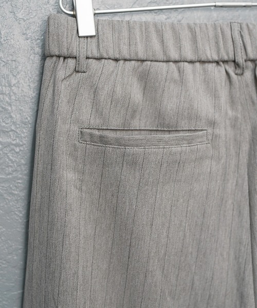 MinoriTY(マイノリティ)の「【MinoriTY】シャドウストライプダブルタックバギースラックスワイドパンツ(スラックス・メンズ・ネイビー/ベージュ/チャコール/ブラック・S/M/L)」の10枚目の写真