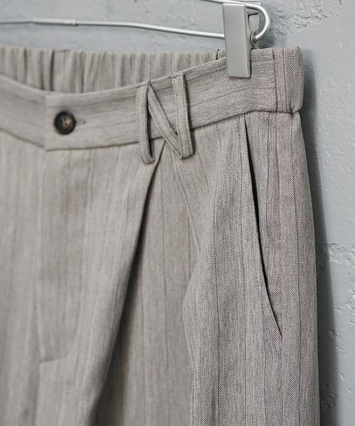 MinoriTY(マイノリティ)の「【MinoriTY】シャドウストライプダブルタックバギースラックスワイドパンツ(スラックス・メンズ・ネイビー/ベージュ/チャコール/ブラック・S/M/L)」の9枚目の写真