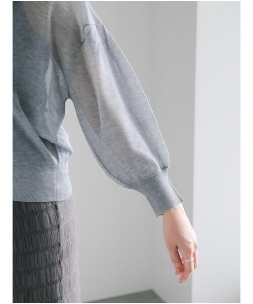 Te chichi（テチチ）の「袖ボリュームシアーVネックカーディガン（カーディガン/ボレロ・レディース・オフホワイト/グレー/オレンジ/ネイビー・F）」の20枚目の写真