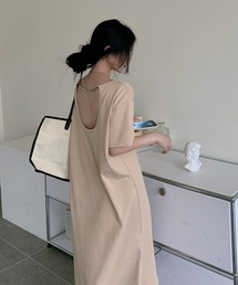 背中開きワンピース