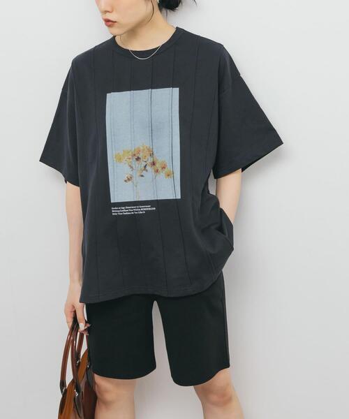 KBF(ケイビーエフ)の「ピンタックフォトプリントTEE(Tシャツ/カットソー・レディース・ネイビー/オフホワイト・ONE)」の19枚目の写真