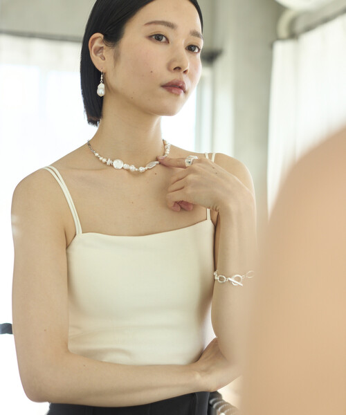 Firsthand（ファーストハンド）の「Firsthand/ファーストハンド ランダムパールチェーンネックレス / パールネックレス（ネックレス・レディース・シルバー・ONE SIZE）」の2枚目の写真