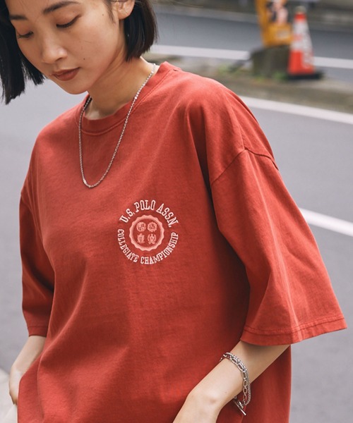 U.S. POLO ASSN.(ユーエスポロアッスン)の「U.S. POLO ASSN. /ユーエスポロアッスン 別注 サークルロゴ刺繍 ピグメント半袖Tシャツ(Tシャツ/カットソー・メンズ・ブラック/ブラウン/レッド/ネイビー・M/L)」の4枚目の写真