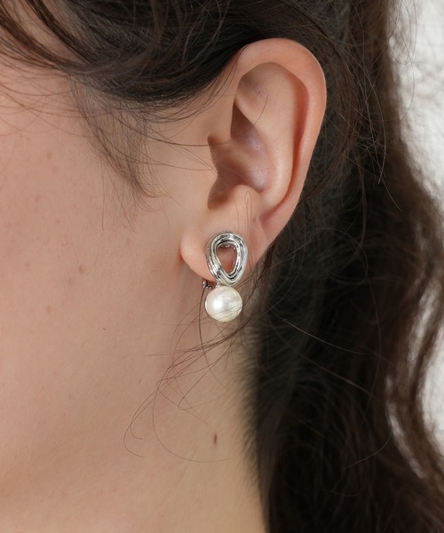 LANVIN en Bleu(ランバンオンブルー)の「パール イヤリング(イヤリング・レディース・シルバー・ONE SIZE)」の1枚目の写真