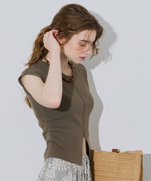 coca(coca)(コカ)の「フロントスリットニット(ニット/セーター・レディース・グレー/ブラック/カーキ・S/L/M)」の5枚目の写真